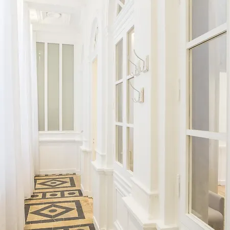 Intendance Beautiful דירה